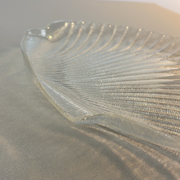 Arcoroc French Glass Sea Shell Serving Platter. - Picture 7 of 10